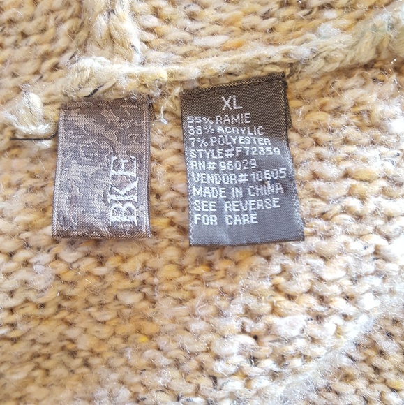 Yellow and red sweater - Picture 8 of 8